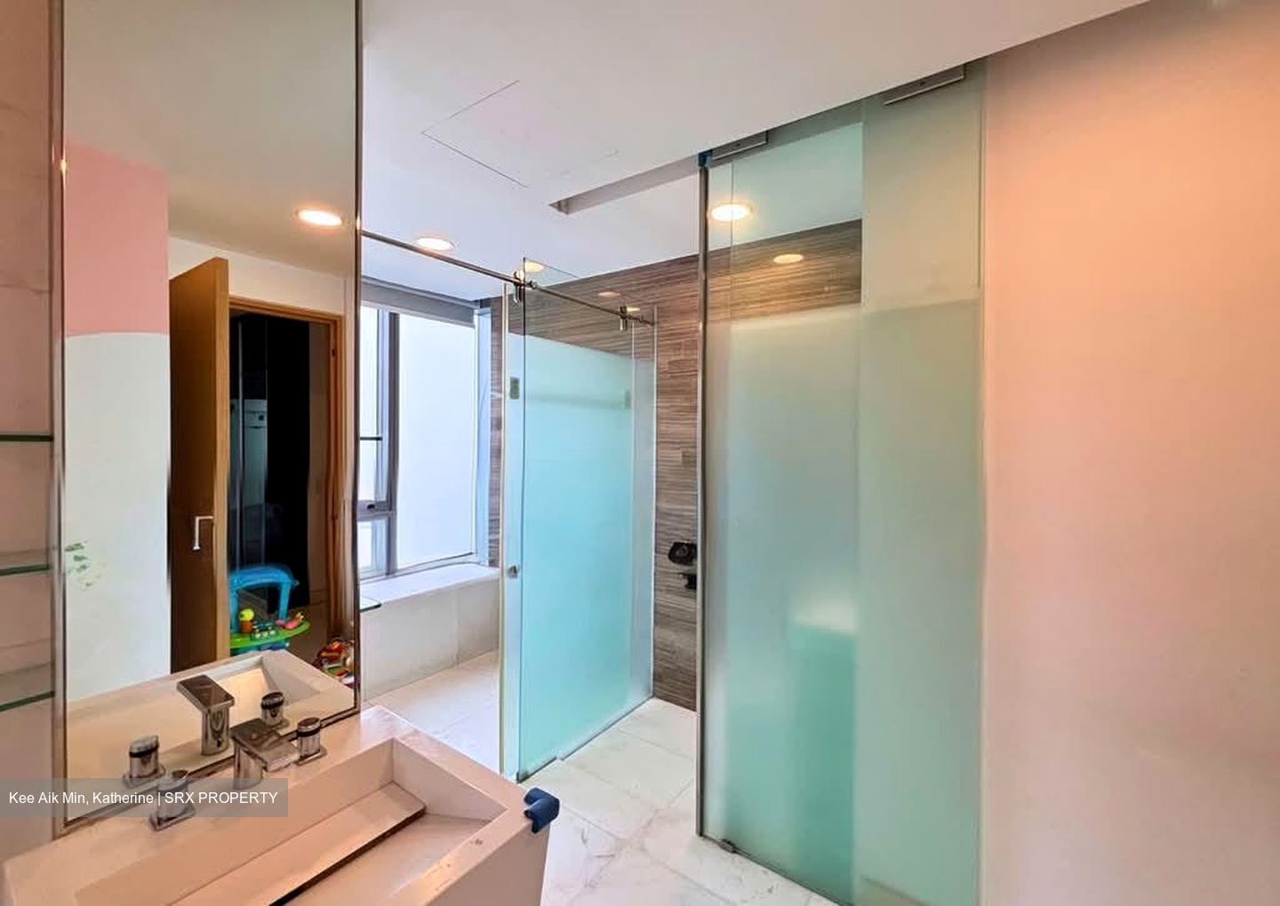 SilverSea (D15), Condominium #574136231